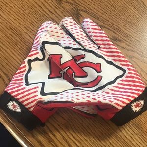 KANSAS CITY CHIEFS DERRICK WILLIAMS GLOVES